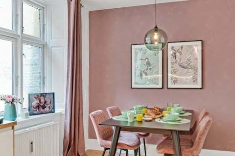 Cozy dining space perfect for shared meals, morning coffee or a relaxed evening with friends and family. A warm and welcoming setting for gathering together.
