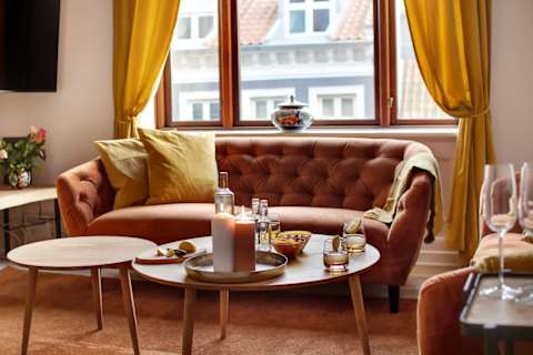 Beautiful, spacious living area with a sophisticated atmosphere and plenty of natural light. Enjoy a large flat-screen TV, comfortable seating, and a dining table perfect for relaxed dinners and social evenings.
