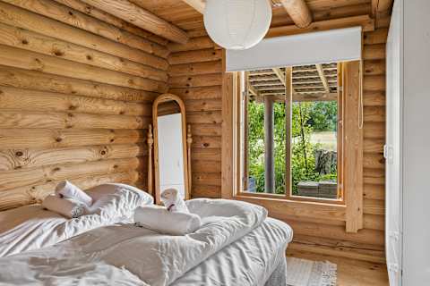 Peaceful Master Bedroom with Countryside Views
Enjoy restful nights in the comfortable master bedroom featuring a double bed and calming views across the surrounding fields. Wake up to birdsong and the peaceful atmosphere of the countryside.