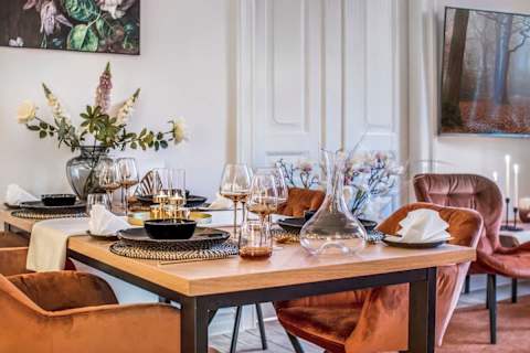 Beautiful, spacious living area with a sophisticated atmosphere and plenty of natural light. Enjoy a large flat-screen TV, comfortable seating, and a dining table perfect for relaxed dinners and social evenings.