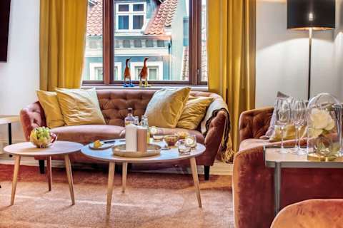 Beautiful, spacious living area with a sophisticated atmosphere and plenty of natural light. Enjoy a large flat-screen TV, comfortable seating, and a dining table perfect for relaxed dinners and social evenings.