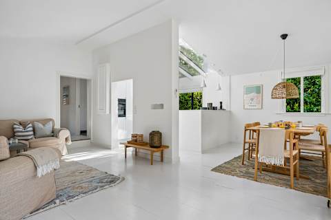 Bright Living Room for Relaxing Moments
A spacious and inviting living area filled with natural light, comfortable seating, and direct access to the terrace – the perfect place to unwind together.
