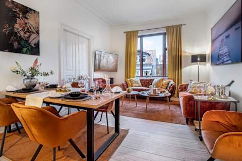 Beautiful, spacious living area with a sophisticated atmosphere and plenty of natural light. Enjoy a large flat-screen TV, comfortable seating, and a dining table perfect for relaxed dinners and social evenings.