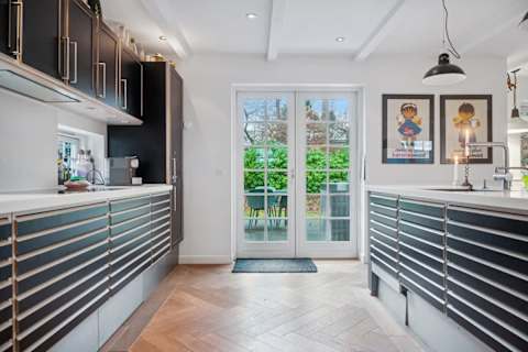 A cozy kitchen centered around the island and bar stools, designed for togetherness, good food and unhurried moments.