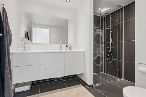 Modern Bathroom