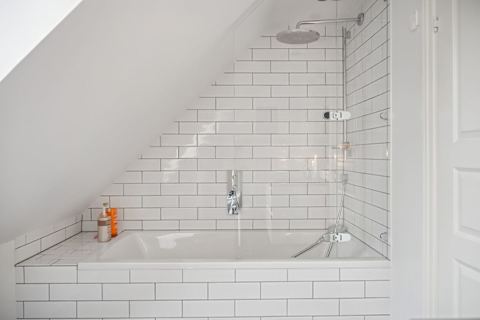 Unwind in a full bathroom with both a bathtub and walk-in shower — a calm, spa-like space for slow mornings and relaxed evenings. (1 Floor )