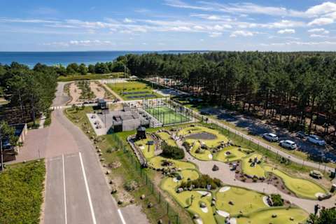 🏖️ Feddet Beach Resort
Just minutes away, enjoy sandy beaches, playgrounds, mini golf, water activities, and fun for the whole family.