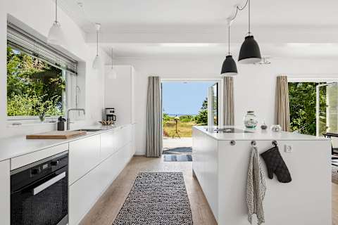 The heart of the home. Pour a glass of wine, gather around the island, and enjoy slow mornings or long dinners with the people you love.