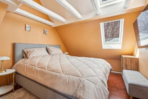Luxury King Size Bed With Large Flatscreen