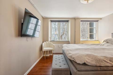 King size Luxury Bed with XL Flatscreen Danish Design