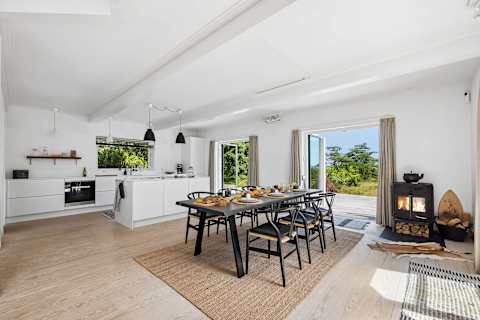Gather around the table with beautiful views of the sea, where every meal becomes part of an unforgettable holiday.