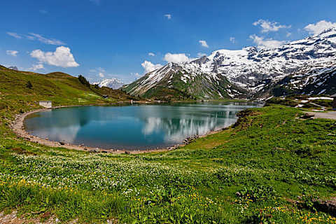 Surrounded by some of the most beautiful mountain scenery in Switzerland, Engelberg offers world-class skiing, breathtaking hiking trails, crystal-clear alpine lakes, and unforgettable experiences in every season.