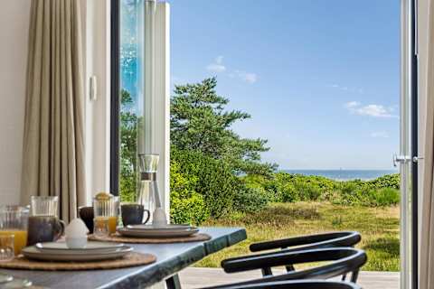 Gather around the table with beautiful views of the sea, where every meal becomes part of an unforgettable holiday.