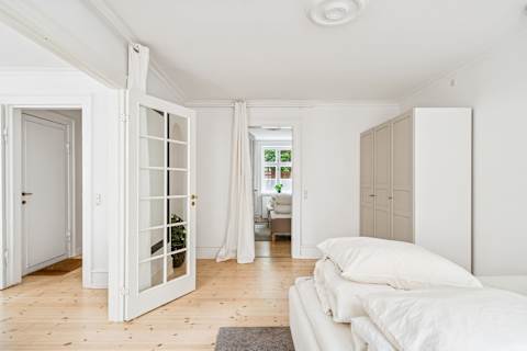 Spacious bedroom with a comfortable double bed — perfect for couples looking for a relaxing stay in the heart of the city.