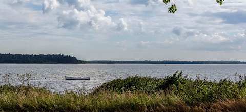 🌊 Walk to Præstø Fjord 
Just a 5-minute walk away, Præstø Fjord invites you to enjoy peaceful waters, beautiful sunsets, and scenic walks along the shore.