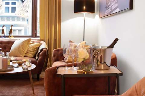 Beautiful, spacious living area with a sophisticated atmosphere and plenty of natural light. Enjoy a large flat-screen TV, comfortable seating, and a dining table perfect for relaxed dinners and social evenings.