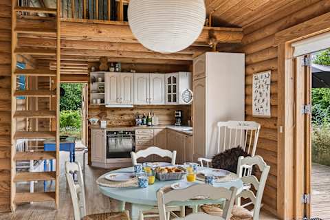 Dining Together
A bright and welcoming dining space where family and friends can gather for memorable meals.