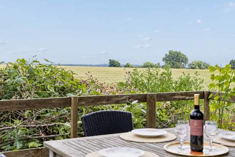 🌿 Peace, Nature & Good Company
Share great food, good conversations, and beautiful countryside views from your private terrace.