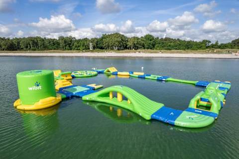 🏖️ Feddet Beach Resort
Just minutes away, enjoy sandy beaches, playgrounds, mini golf, water activities, and fun for the whole family.