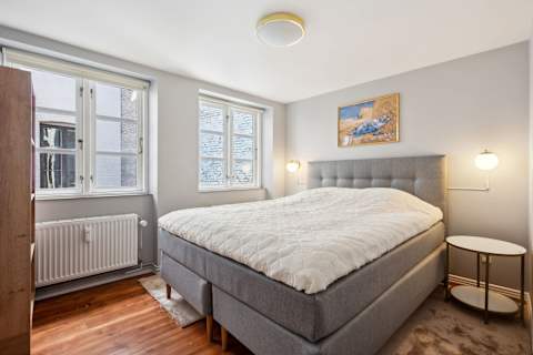 Luxury Queen Size Bed With Large Flatscreen