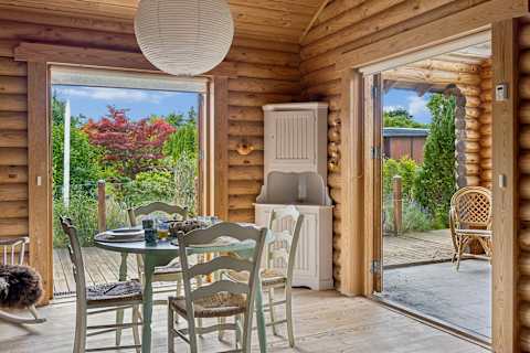 Dining Together
A bright and welcoming dining space where family and friends can gather for memorable meals.