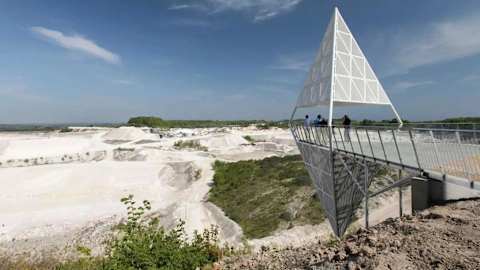 ⛏️ A Unique Day Trip 
Just 15 minutes away, Faxe Limestone Quarry offers stunning landscapes, fascinating fossils, and a one-of-a-kind experience for the whole family.