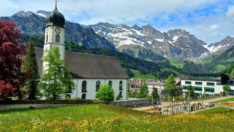 Historic Engelberg Abbey

Discover one of Engelberg’s most treasured landmarks – a beautiful Benedictine monastery that has been part of the village’s history for over 900 years.