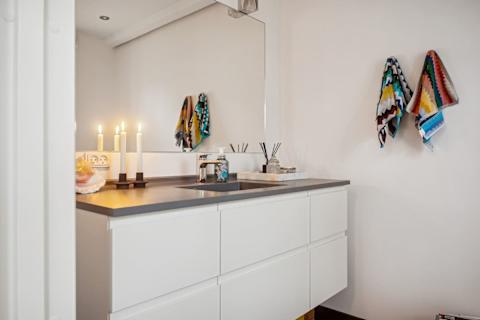 Unwind in a full bathroom with both a bathtub and walk-in shower — a calm, spa-like space for slow mornings and relaxed evenings. (1 Floor )