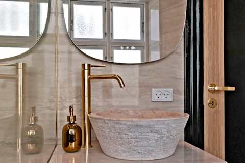 “High-end bathroom with elegant design, premium finishes, and a fresh, modern feel.