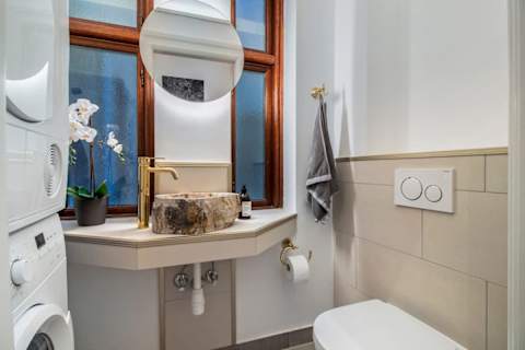 Additional High End guest toilet featuring a washer and dryer — practical and convenient, especially for longer stays and families.