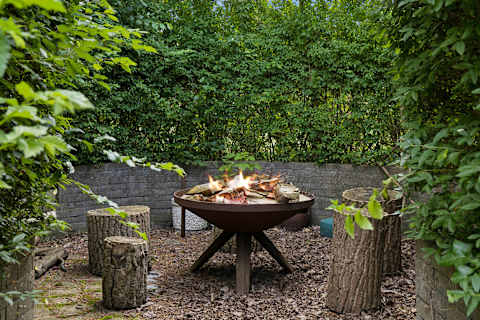 🔥 Wood-Burning Stove
Classic Danish Summer House Charm
Nothing feels more Danish than gathering around the crackling fire after a day spent outdoors.