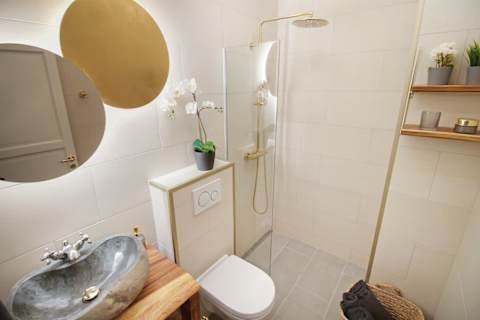 Contemporary full bathroom with a modern walk-in shower and elegant finishes. Designed with comfort and quality in mind, offering a refined, hotel-like experience