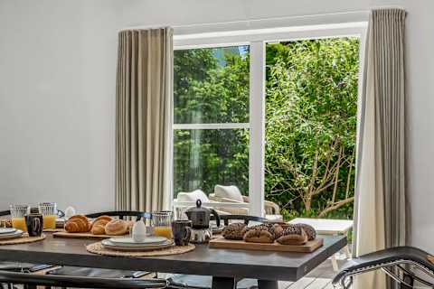 Gather around the table with beautiful views of the sea, where every meal becomes part of an unforgettable holiday.