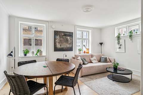 Relax in a bright and cozy living space after a day in the city — your calm retreat in the heart of Copenhagen.