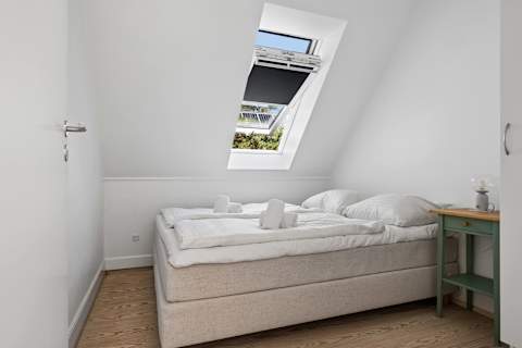 Bedroom 3 VIP
A cozy and inviting bedroom with a calm atmosphere, perfect for both adults and children looking for a peaceful night's sleep.
