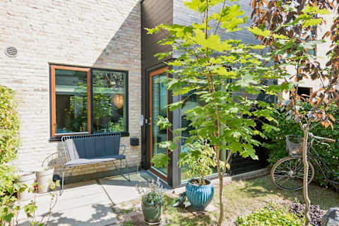 Private Entrance