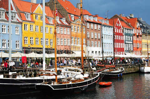 Only minutes from your door — enjoy iconic Nyhavn with its colorful houses, lively atmosphere, and waterfront dining.