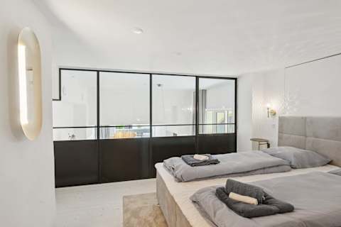 High end King bed Danish Design