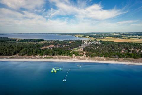 🏖️ Feddet Beach Resort
Just minutes away, enjoy sandy beaches, playgrounds, mini golf, water activities, and fun for the whole family.