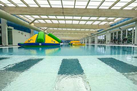🏊 Indoor Pool at Feddet
Rainy day? Enjoy the indoor pool at Feddet Beach Resort – fun for the whole family, whatever the weather.
