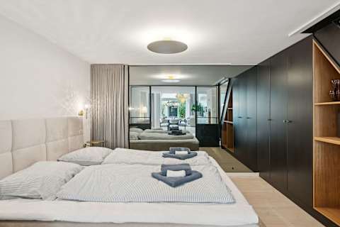 High end King bed Danish Design
