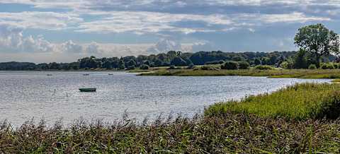 🌊 Walk to Præstø Fjord 
Just a 5-minute walk away, Præstø Fjord invites you to enjoy peaceful waters, beautiful sunsets, and scenic walks along the shore.