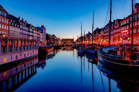 “Easy access to iconic Nyhavn — a must-see spot in Copenhagen with colorful waterfront views, restaurants, and atmosphere.”