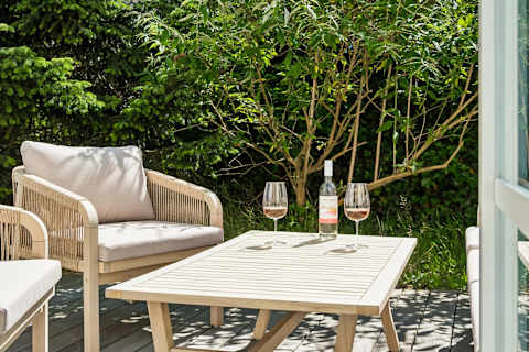 A peaceful corner to slow down. Enjoy your morning coffee, an afternoon in the sun, or a glass of wine surrounded by the tranquillity of the garden.